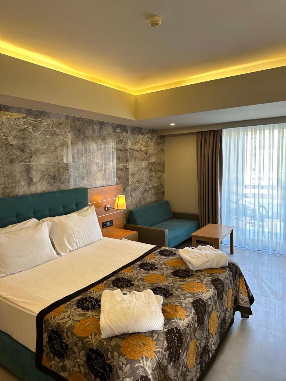 Ambrosia Hotel Beach & Spa Bitez Luaran gambar